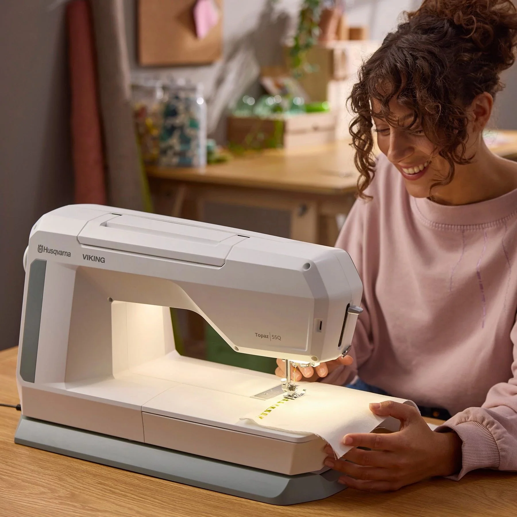 HUSQVARNA® VIKING® DESIGNER TOPAZ™ 55Q Sewing Machine - Image 13