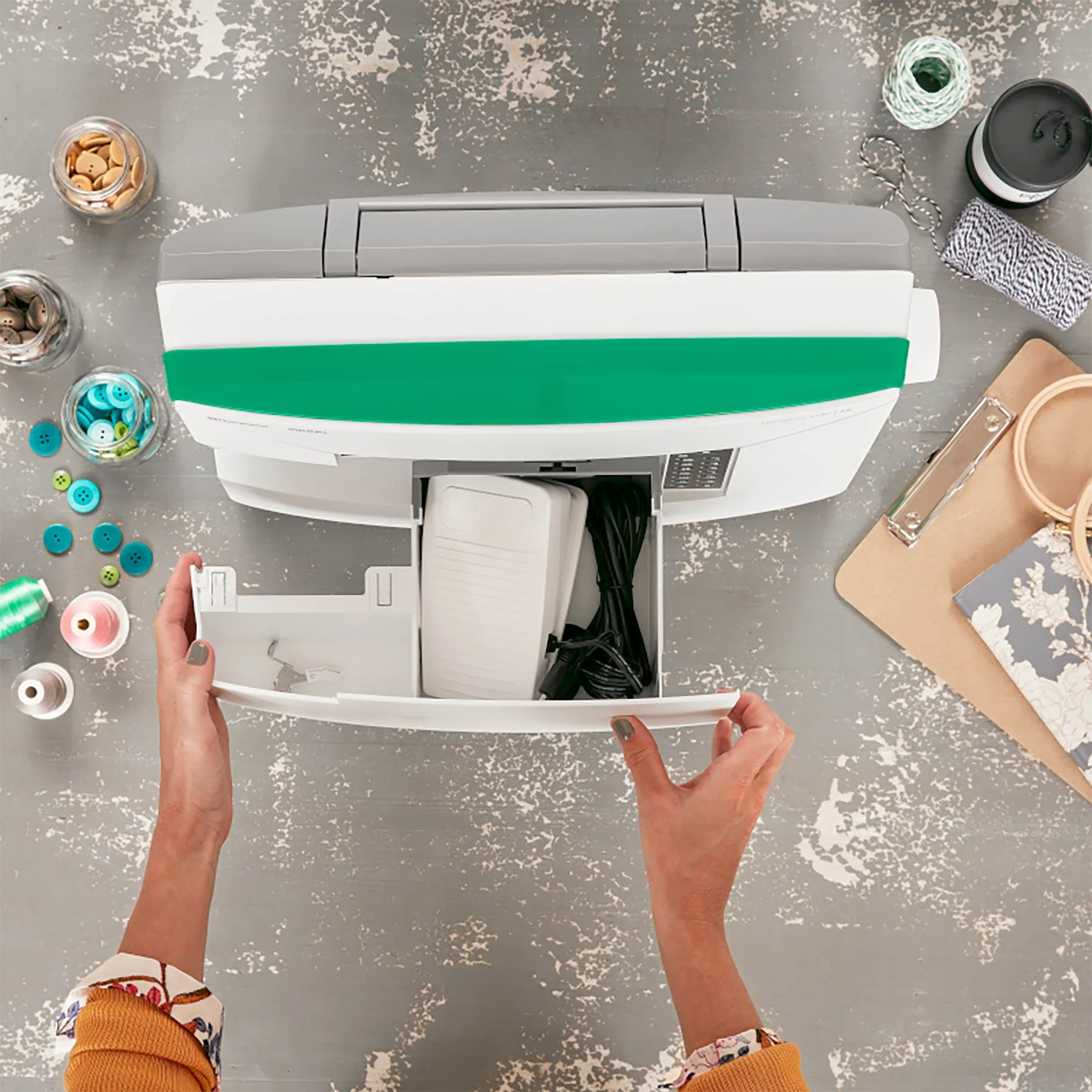 HUSQVARNA® VIKING® DESIGNER JADE™ 35 Sewing and Embroidery Machine - Image 4
