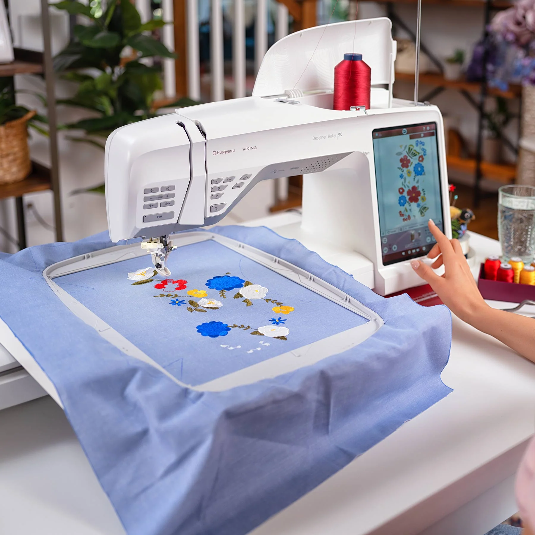 HUSQVARNA® VIKING® DESIGNER RUBY™ 90 Sewing & Embroidery Machine - Image 8