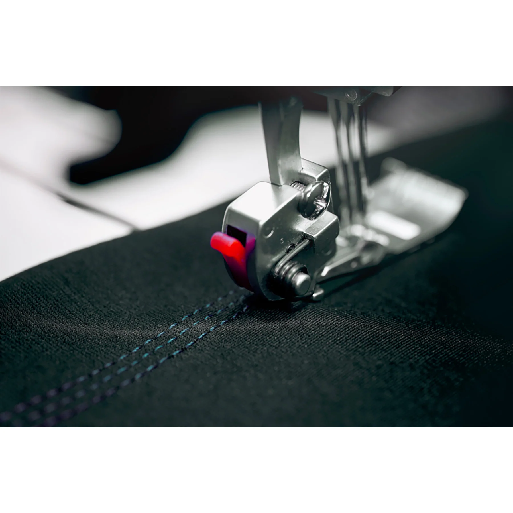 PFAFF® admire™ air 6000 Coverlock Machine - Image 14