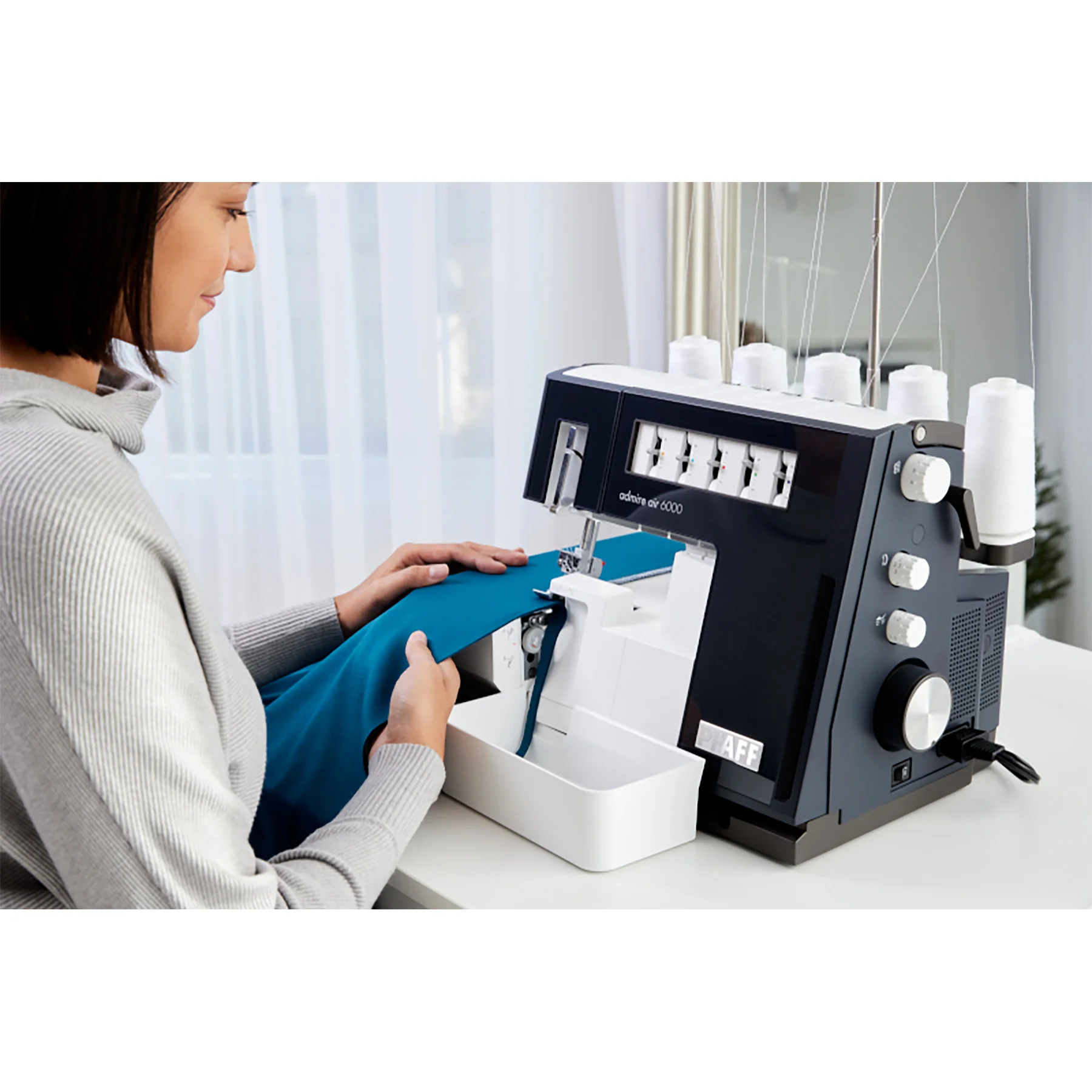 PFAFF® admire™ air 6000 Coverlock Machine - Image 6