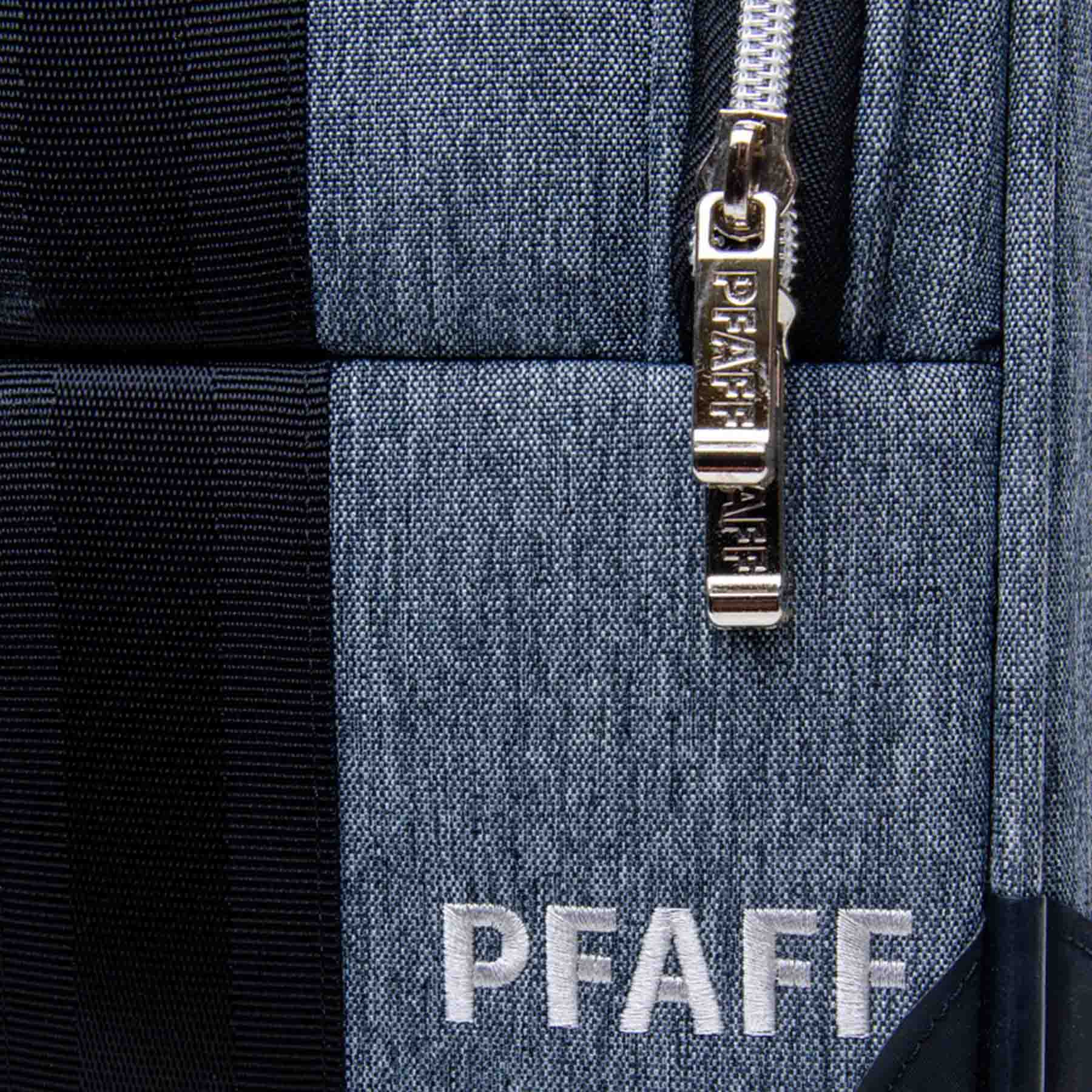 PFAFF® creative icon™ 2 Luxe Serger Case - Image 3