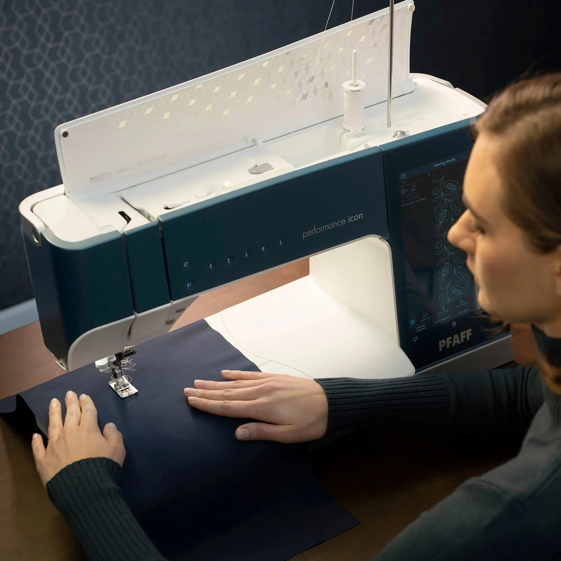 PFAFF® performance icon™ Sewing Machine - Image 2