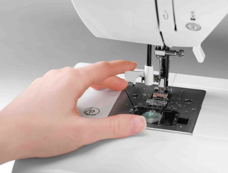 SINGER® Confidence™ 7465 Sewing Machine - Image 2