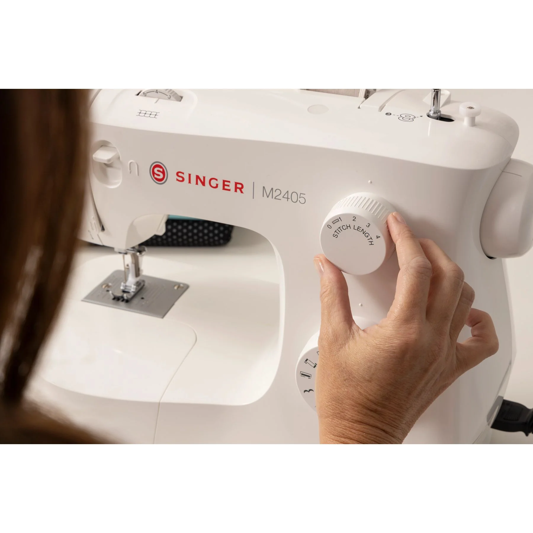 SINGER® M2405 Sewing Machine - Image 7