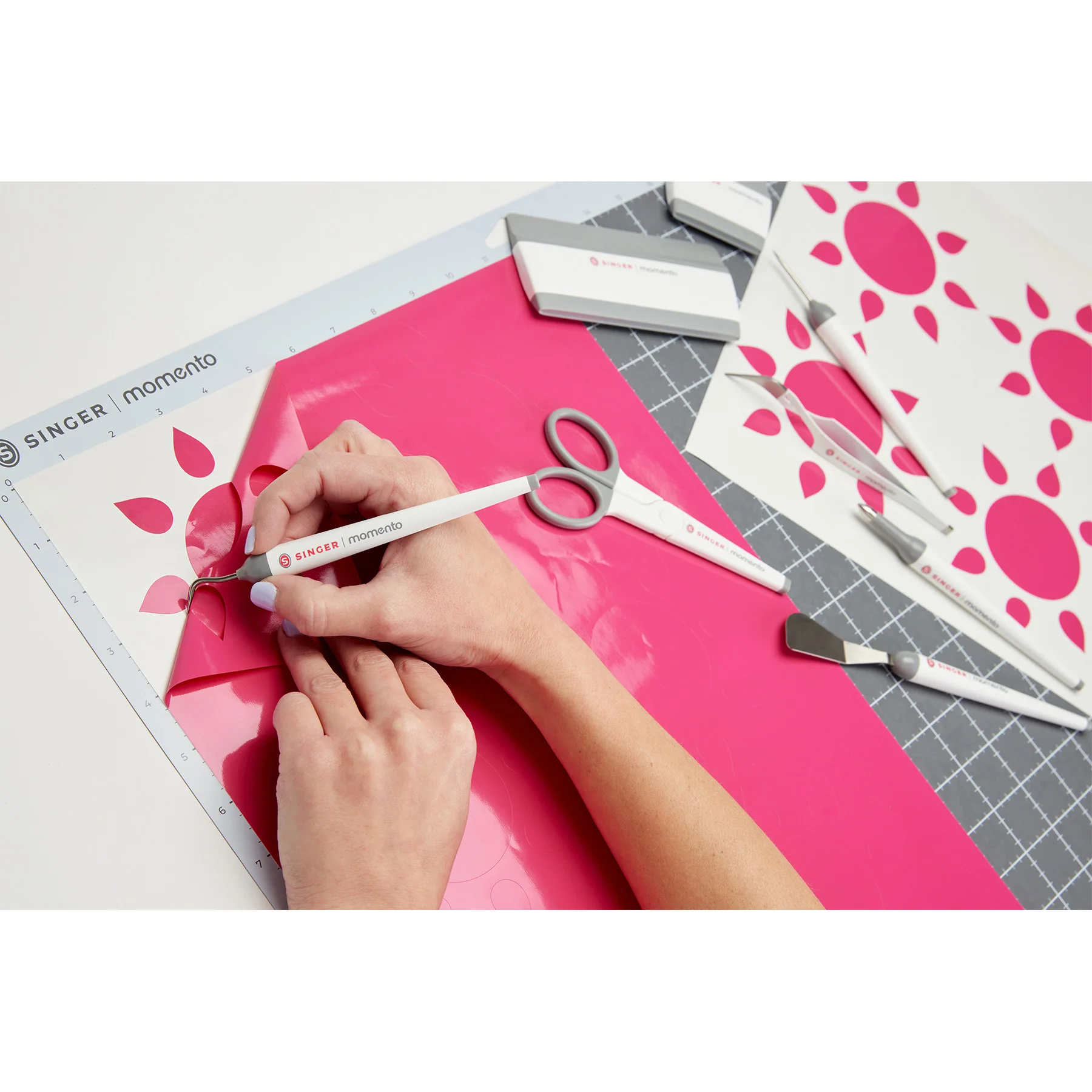 SINGER® MOMENTO™ Basic Tool Set - Image 2