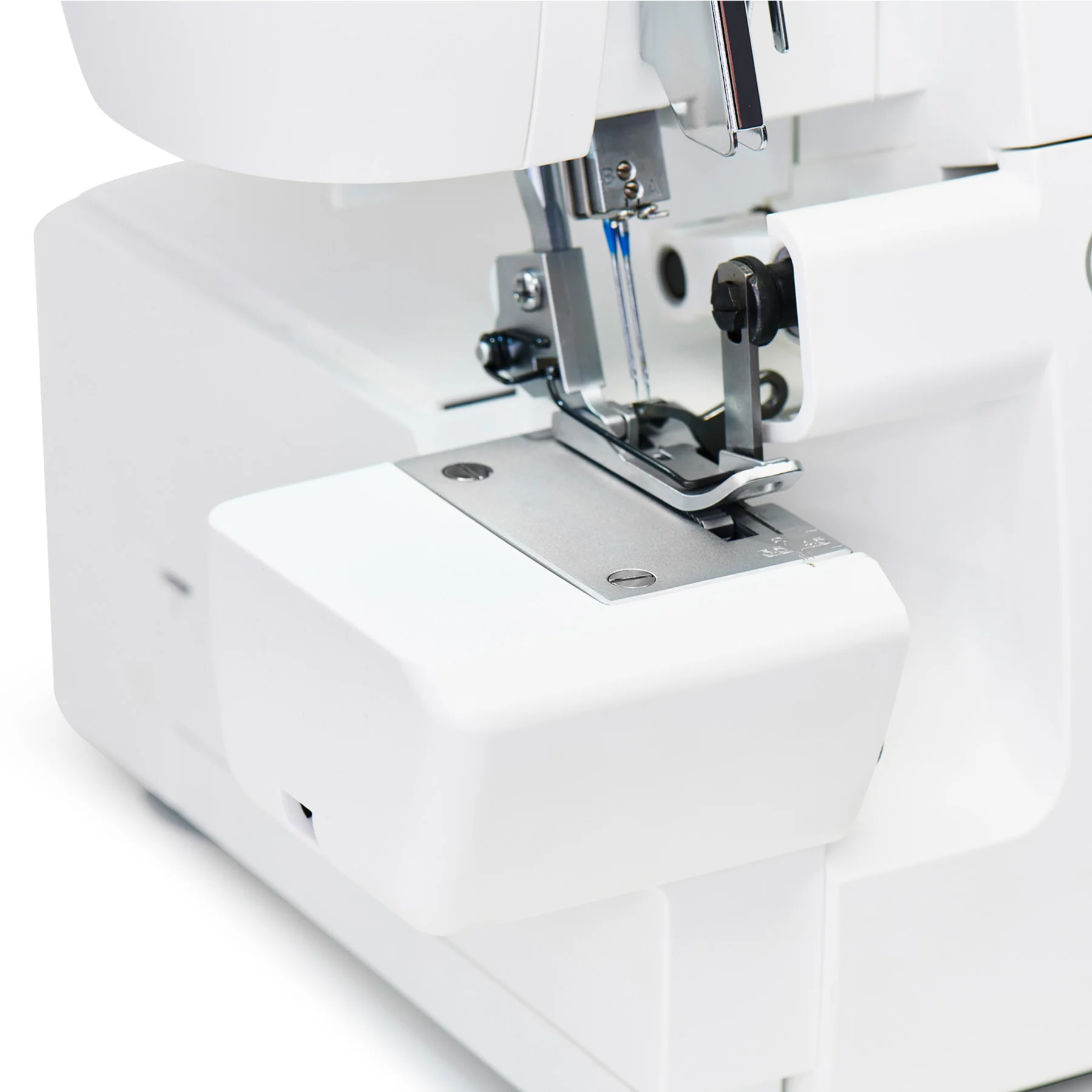 SINGER® Elite™ SE017 Serger - Image 2